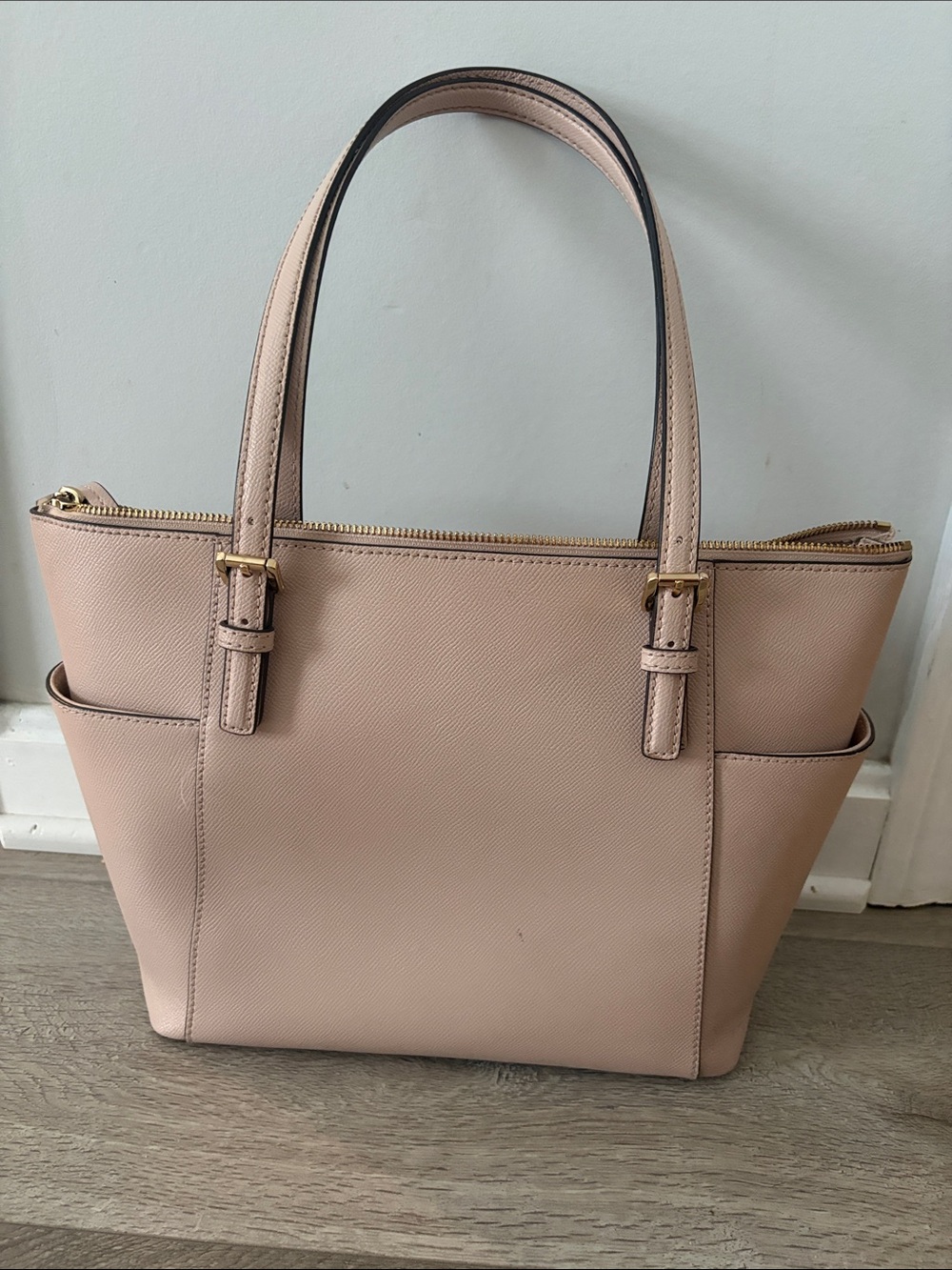 MICHAEL KORS Soft Pink Saffiano Leather Tote with Gold Hardware - Picture 3 of 4